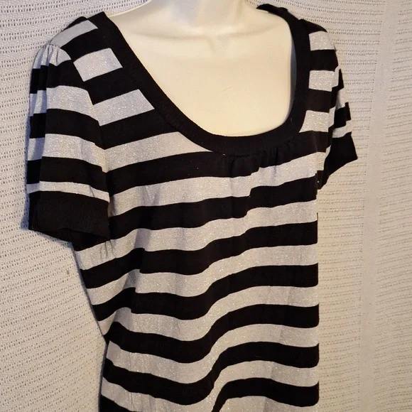 2 womens size xl shirts - Picture 4 of 4